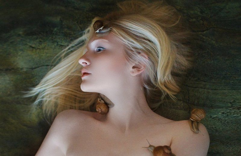 Альбинос, Белая кожа, Блондинка, Девушка, Дневной свет, Поле, Студия, Улитки, Ундина, Эльф Ундинаphoto preview