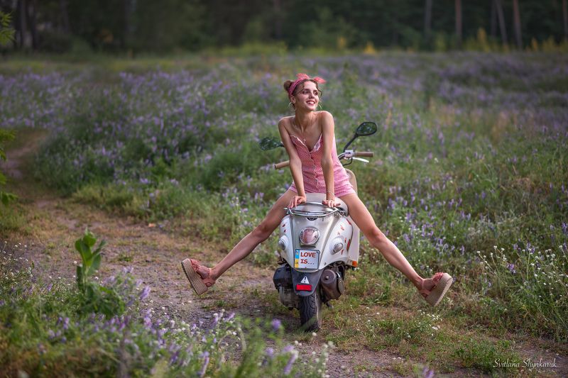 pinup, moto cycle, girl, legs, beautiful girl Playingphoto preview