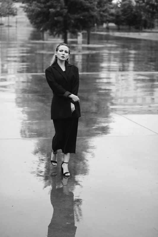 portrait, woman, walk, dramatic Christinephoto preview