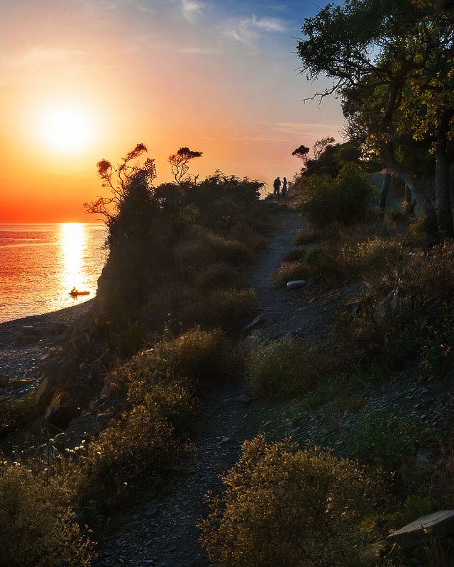 Закат утриш малыйутриш природа пейзаж Тропинка в закатphoto preview