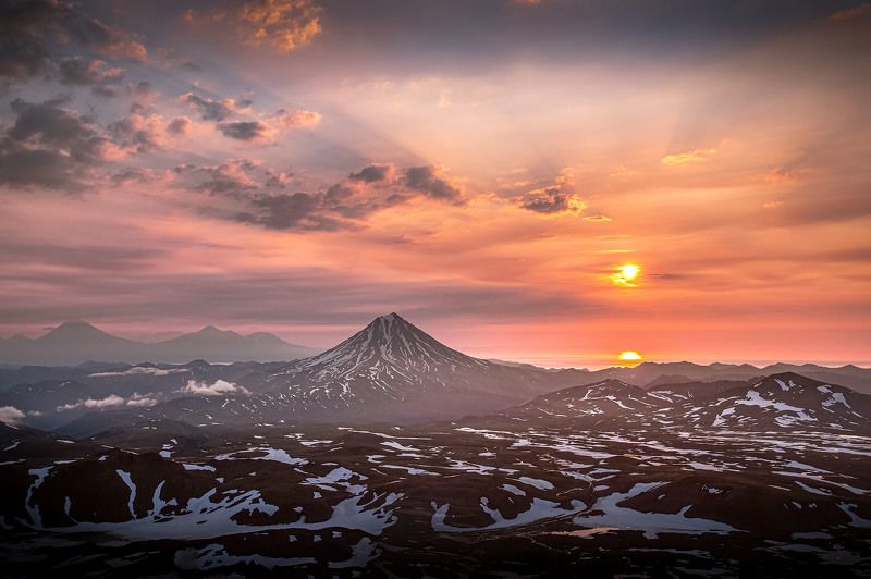 Живописные вулканы Камчатки.photo preview