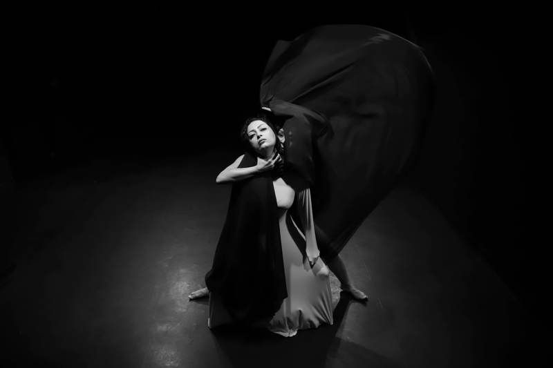 ‏Woman photo preview