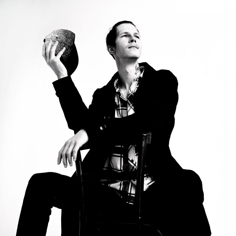 мужской портрет,студия photo preview