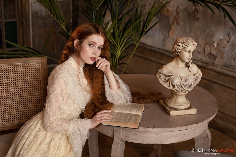 девушка, рыжая, книга, длинные волосы, прикосновение, руки, girl портрет, лицо, face, portrait, book,  Время для чтенияphoto preview