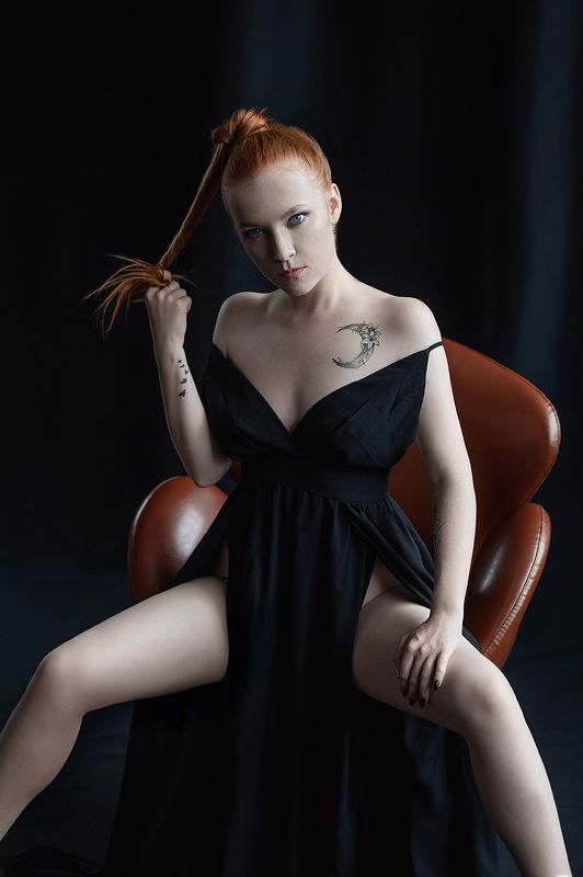 модель  рыжая студия sexy model Викторияphoto preview