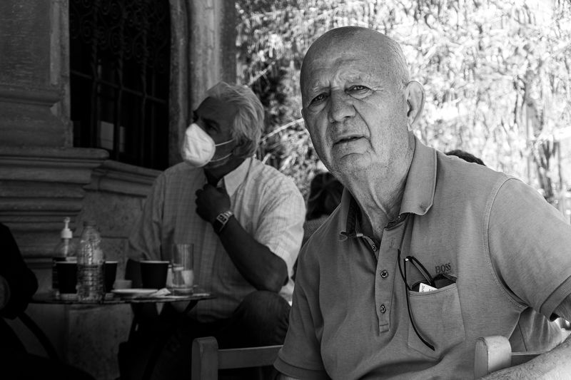 street Mask off, mask onphoto preview