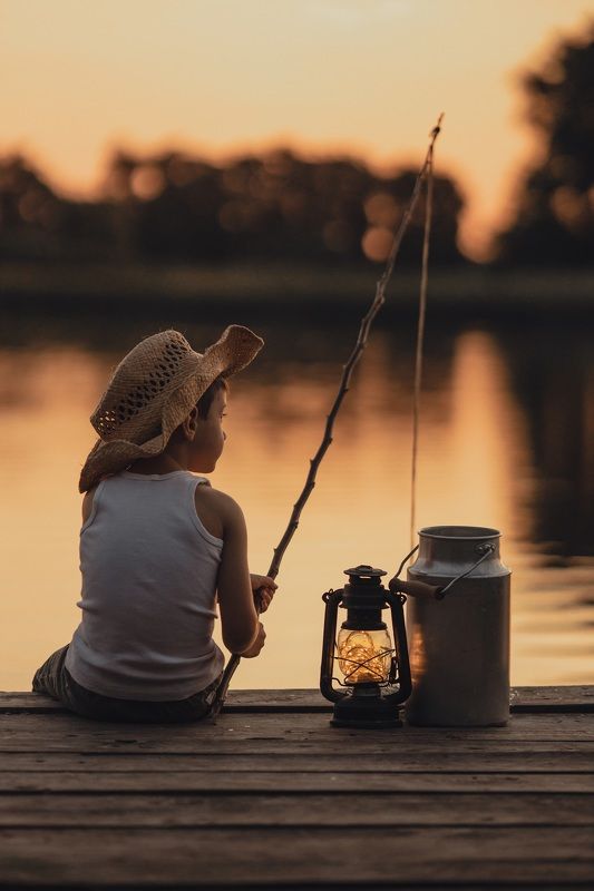 ребенок, вечер, закат, река, озеро, удочка, рыбак Летний вечер...photo preview