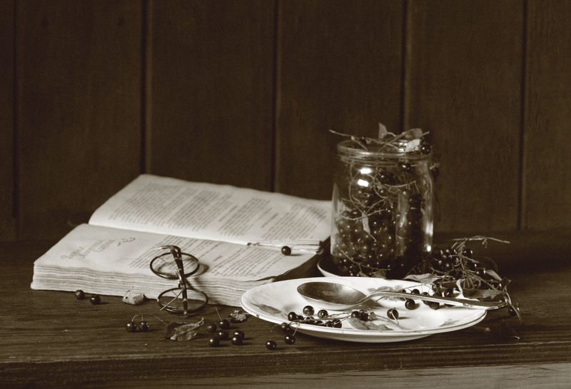 натюрморт, фотонатюрморт, ягода, черёмуха, книга, очки, наталья казанцева Не говори про осень...photo preview