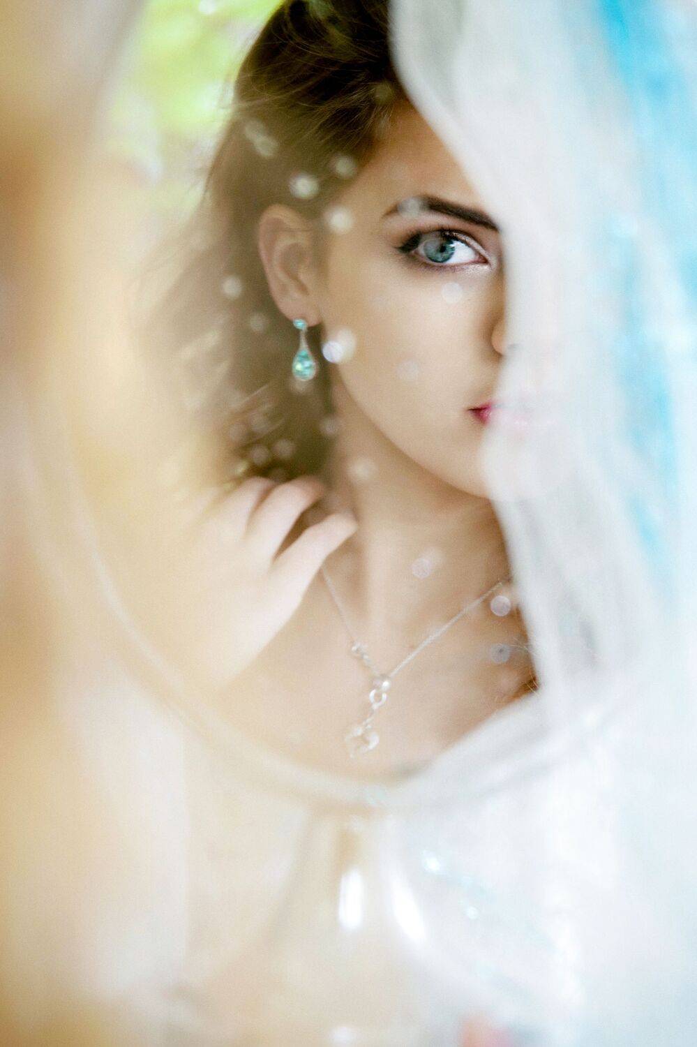 Женщина в зеркале. Автор: Henriette Mielke женщина зеркало капли портрет, Henriette Mielke