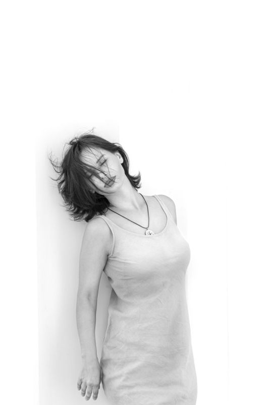 портрет, девушка, модель, тонировка, естественный свет, на белом фото превью