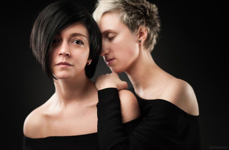 Двоеphoto preview