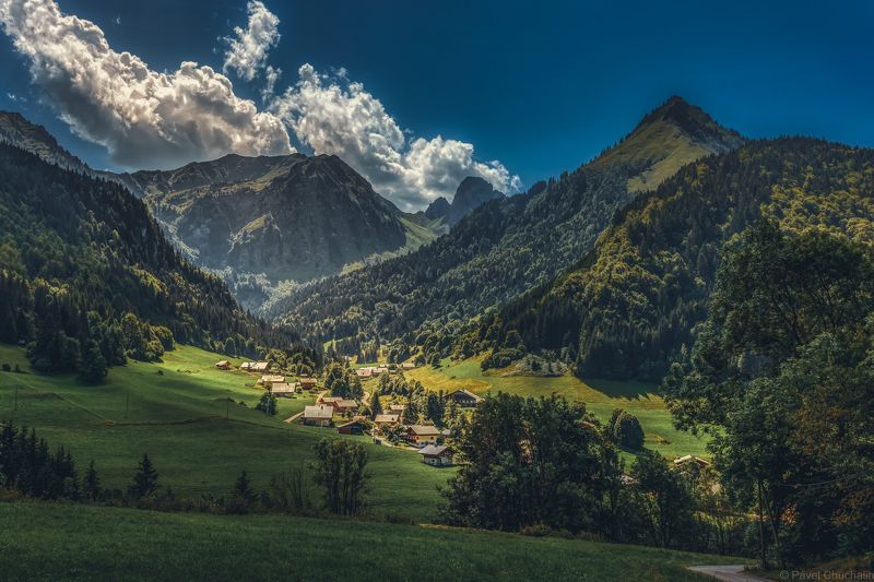 Пейзаж, горы Деревушка в горахphoto preview