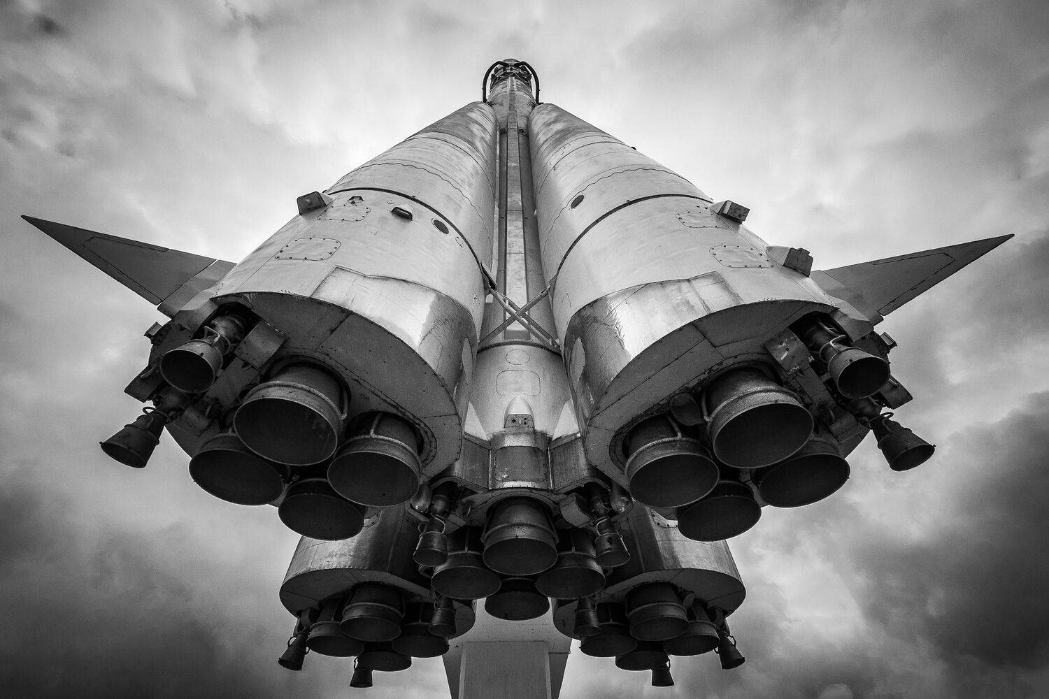 Сквозь небо. Автор: Константин Агальцов , Константин Агальцов