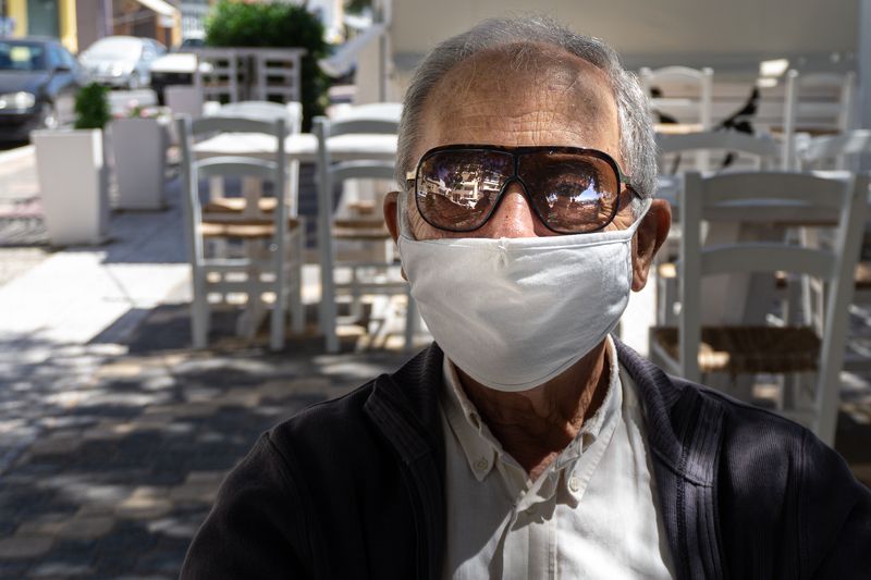 portrait street Shiny glassesphoto preview