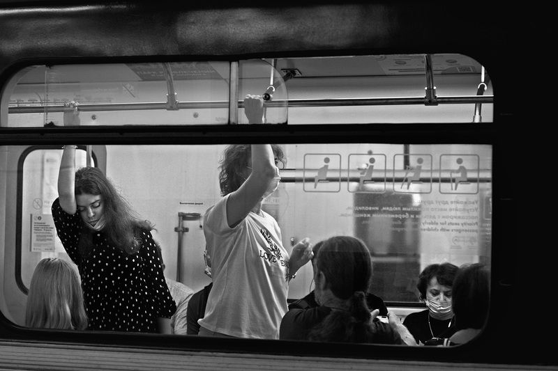 чб фото, метро, люди, пассажиры, стрит фото В метро фото превью