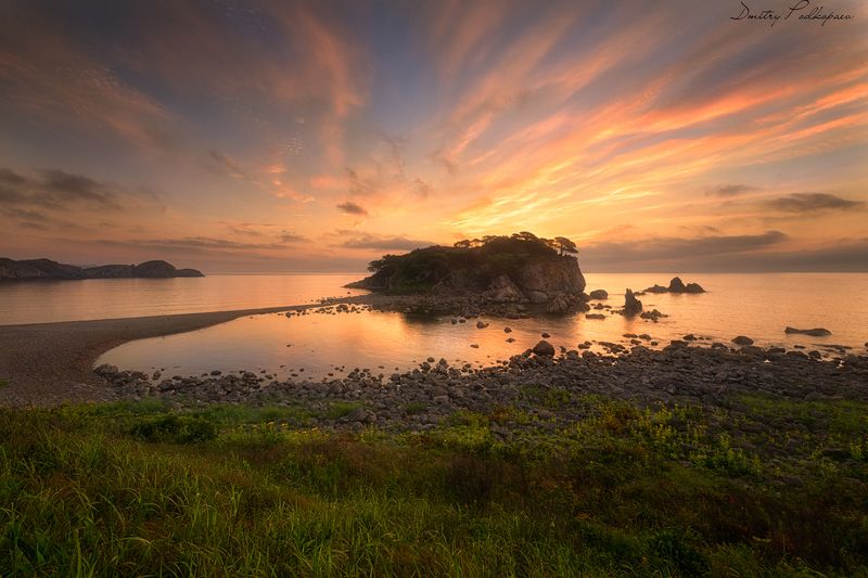 россияприморский крайхасанский районбухта орлинкаморескалыкамнитучисветтравадмитрий подкопаевмыс астафьева. Летний рассвет на островах 2photo preview