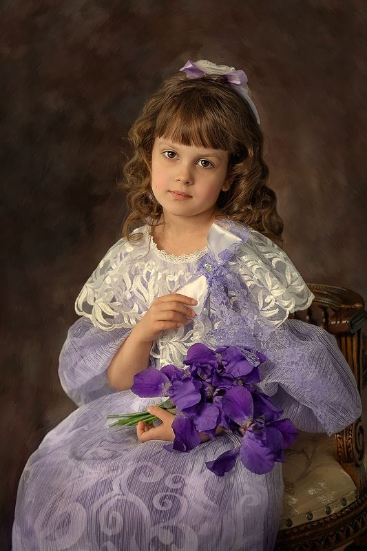 Девочка с ирисами photo preview
