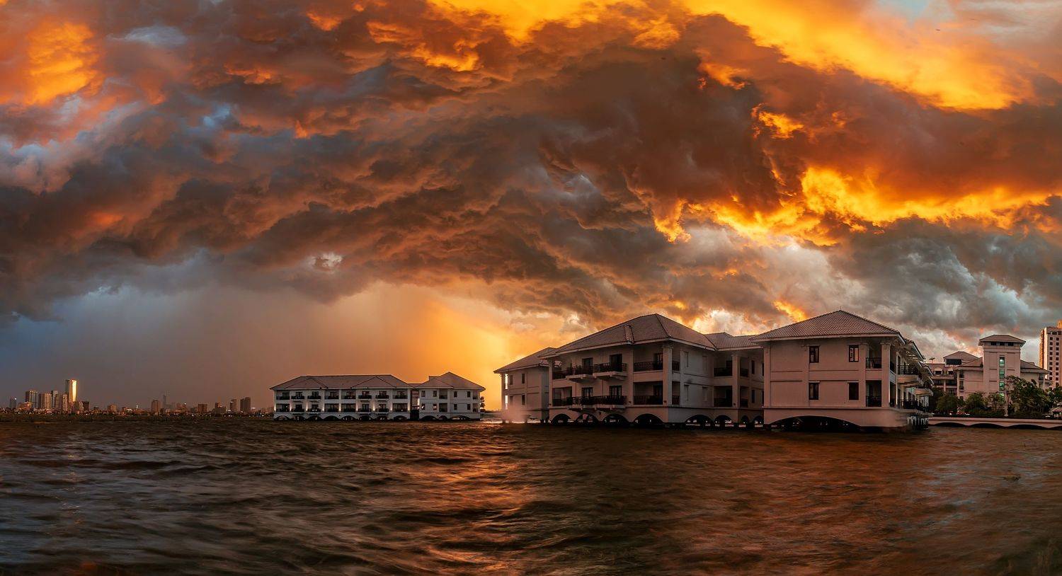 The thunderstorm in summer afternoon. Автор: Anh Tuấn Trần sunset, architecture, storm, Anh Tuấn Trần