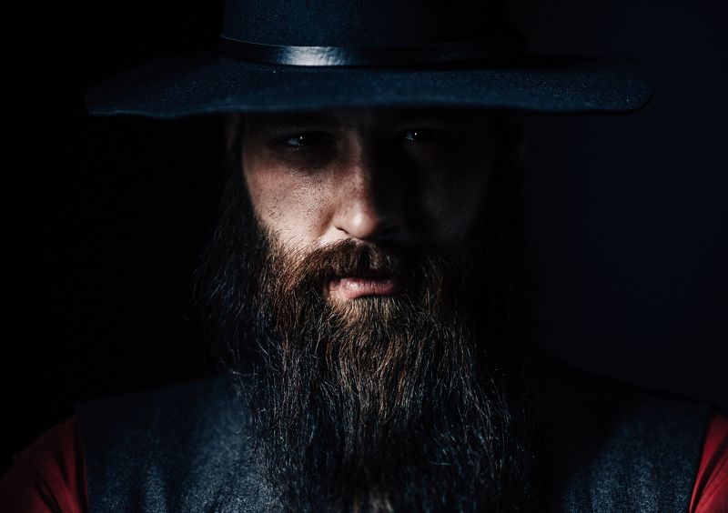 мужской портрет, мужчина в шляпе, мужчина с бородой Мужчина в шляпеphoto preview