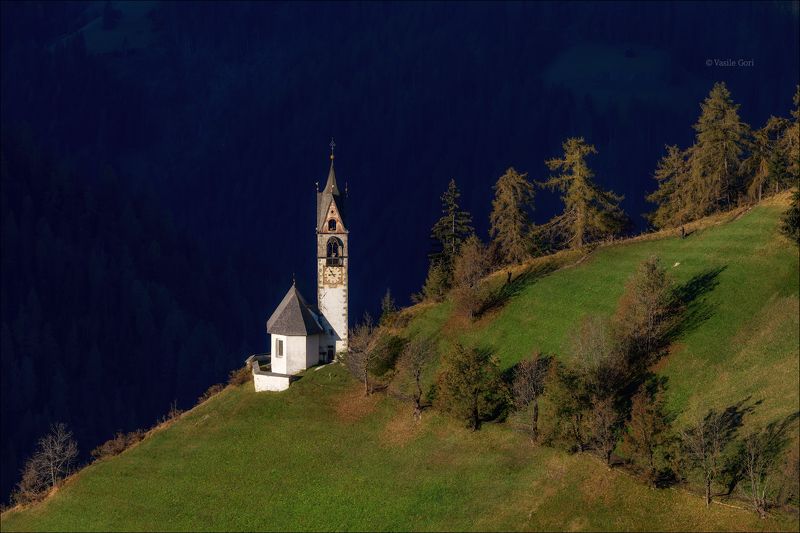 доломитовые альпы,tolpei,деревня,осень,италия,alps,santa barbara,церквушка,morning,colors,аlpine church На границе света и тьмы...photo preview