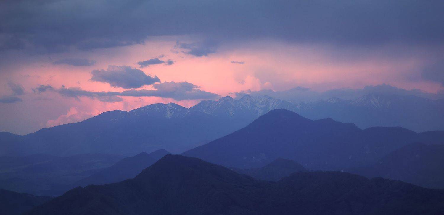 Закатные силуэты. Автор: Евгений Матюшенков панорама, горы, татры, весна, закат, вечер, Евгений Матюшенков