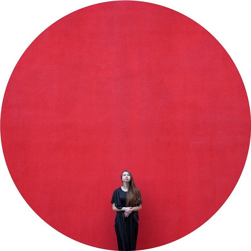 червоне та чорнеphoto preview