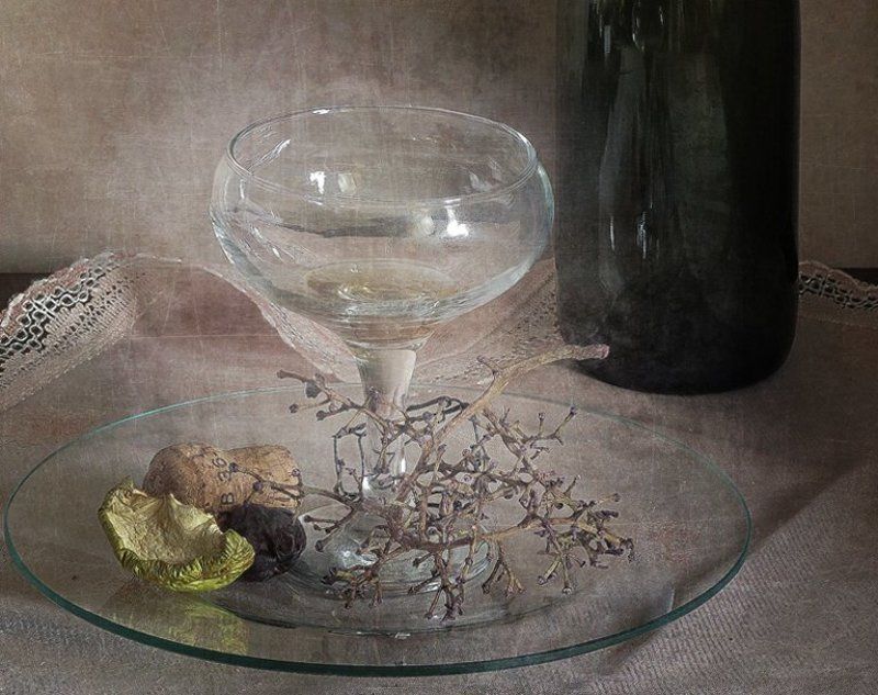 Натюрморт отзвенели бокалы...photo preview