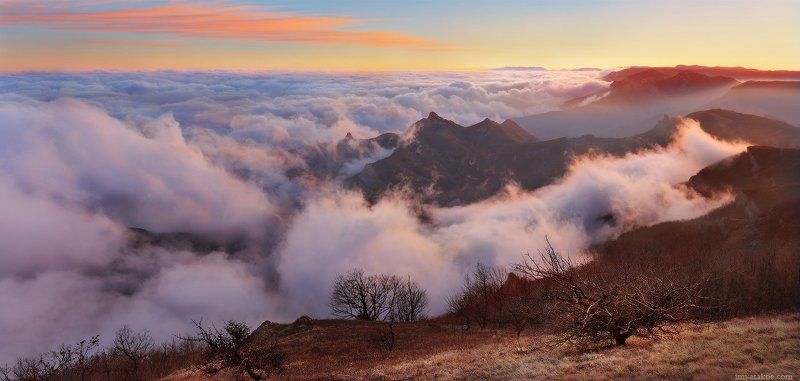 крым, горы,закат, розовый, фиолетовый, туман, утро, камни Вечер в горахphoto preview