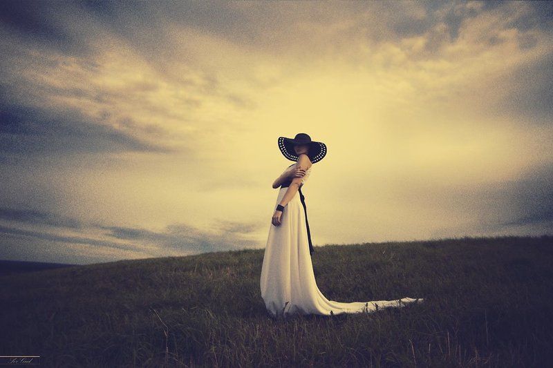 Дама в шляпеphoto preview