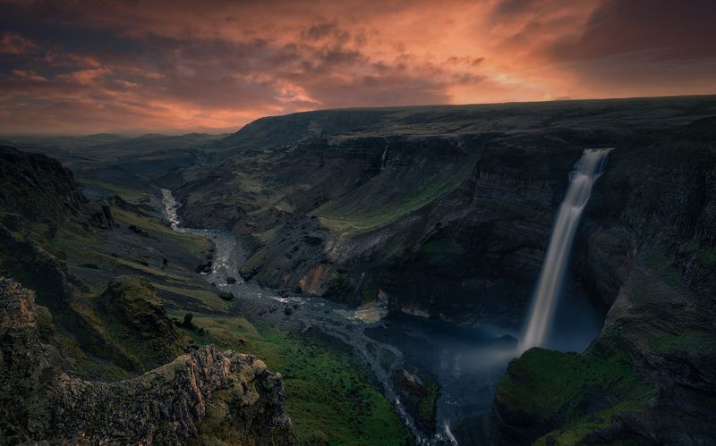 исландия, хайфосс, водопад, закат, река, фосса, горы, горы, вода, горы, поток, небо, солнце, поток, зеленый, лава, камни, камни, ущель, ручной, долина, облака, облака рок, пейзаж, улица, туризм, путешествия, земля, известный, свет, волшебство Закатphoto preview