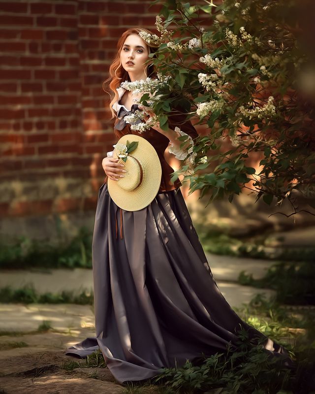Девушка в шляпе Девушка в шляпеphoto preview