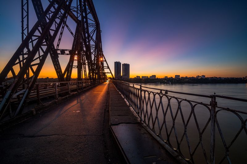 architecture Sunrise at the Long Bien bridge фото превью
