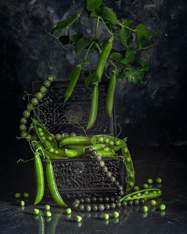 горох натюрморт фотонатюрморт  Сокровища для принцессы на горошинеphoto preview