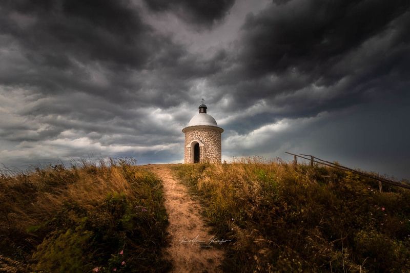 #landscape #moravia #beforethestorm #chapel #haida #canon #czechrepublic Moraviaphoto preview