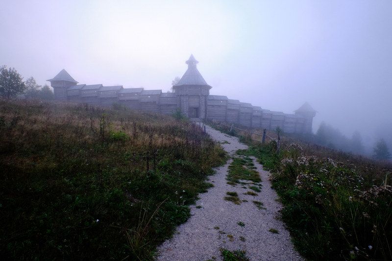 крепость, туман, декорации Тень крепостиphoto preview