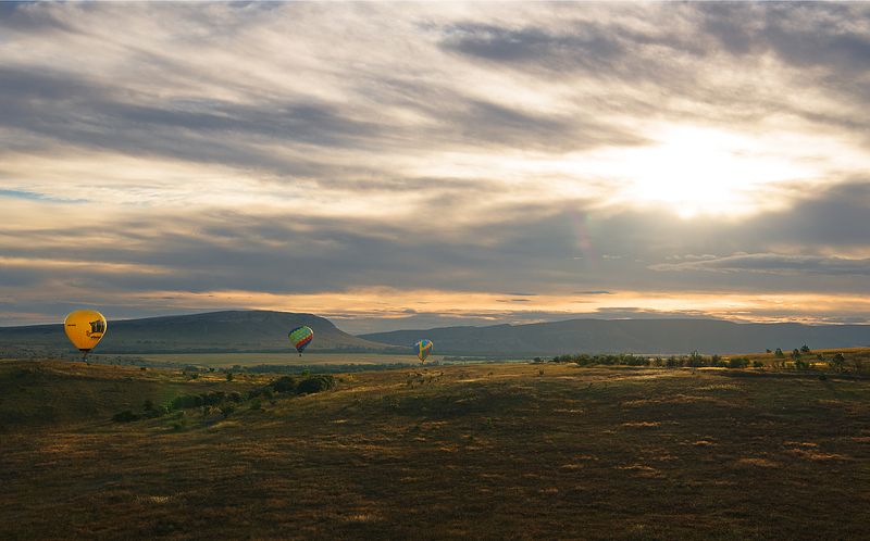 Полёт на рассветеphoto preview