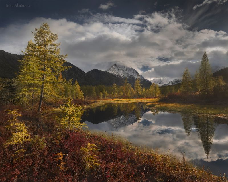 Колыма, Магадан, озеро Джека Лондона, осень Отражения в протоке ручья Неведомыйphoto preview