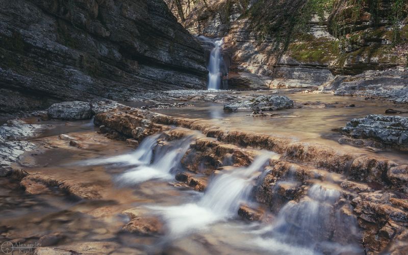 По водопадам  речки Каменистойphoto preview