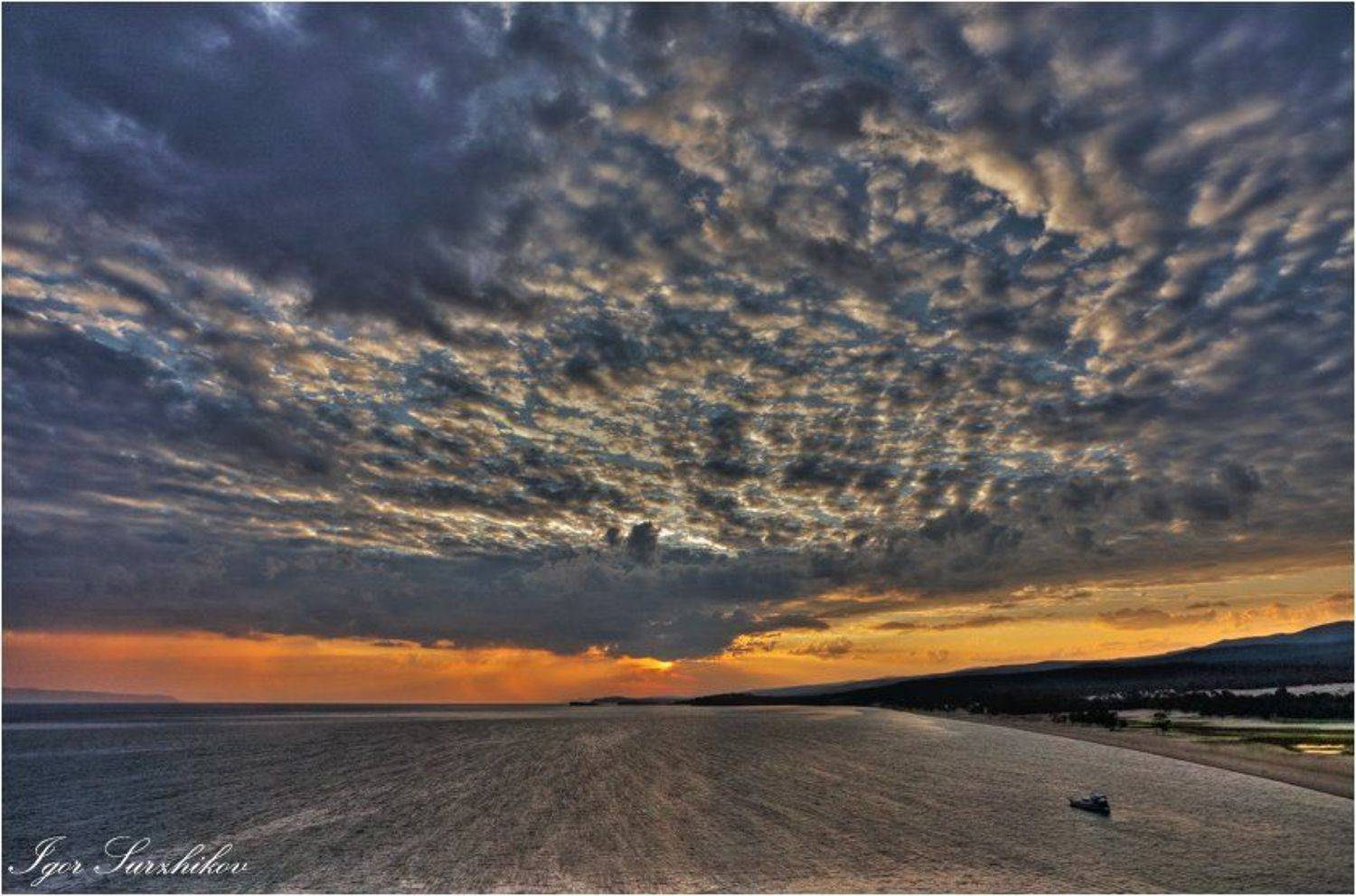 Утро на Бурхане, Ветренное. Автор: Игорь Суржиков утро, байкал, бурхан, Игорь Суржиков