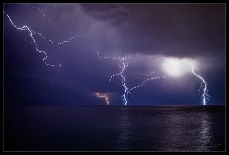 гроза,молния,ночь,кипр,море,пейзаж,природа,стихия,разряд Светопредставлениеphoto preview