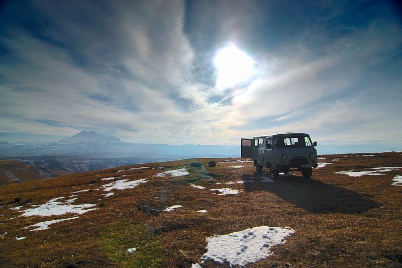 карачаево-черкесия, плато бермамыт, эльбрус, уаз 451 верный коньphoto preview