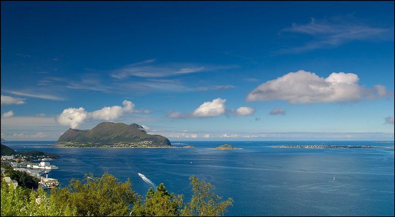 norway, alesund Олесунн. Вид на залив.photo preview