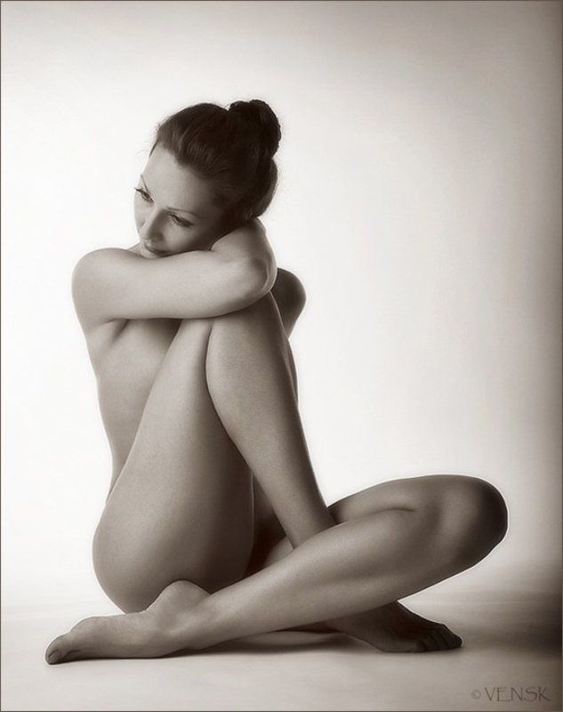 девушка, студия, ч/б Этюд в классическом стилеphoto preview