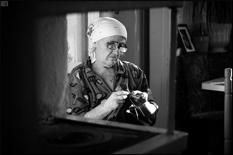 изба, печь, бабушка, вязание У печи...photo preview