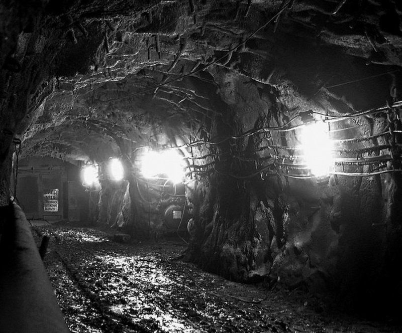 в шахте. 1400 метров под землёйphoto preview