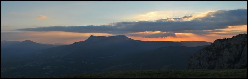 Закат, Крым, Чатыр-даг В лучах закатаphoto preview
