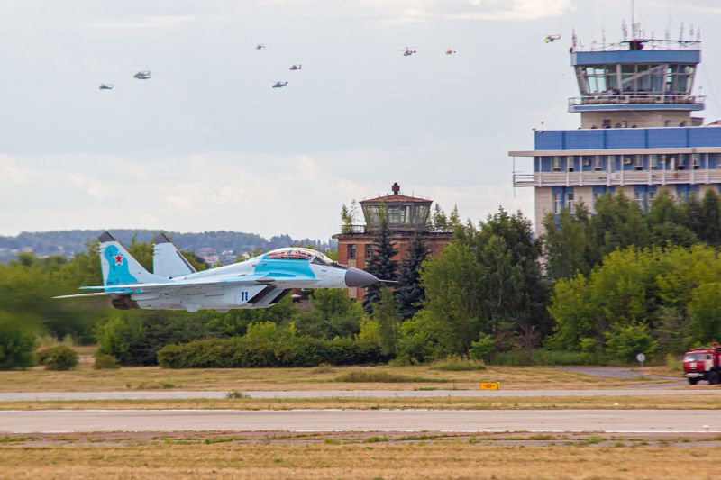 самолет, облака, истребитель, СУ, МИГ, скорость, истребители, вооружение, россия, ВВС, самолеты, гром photo preview