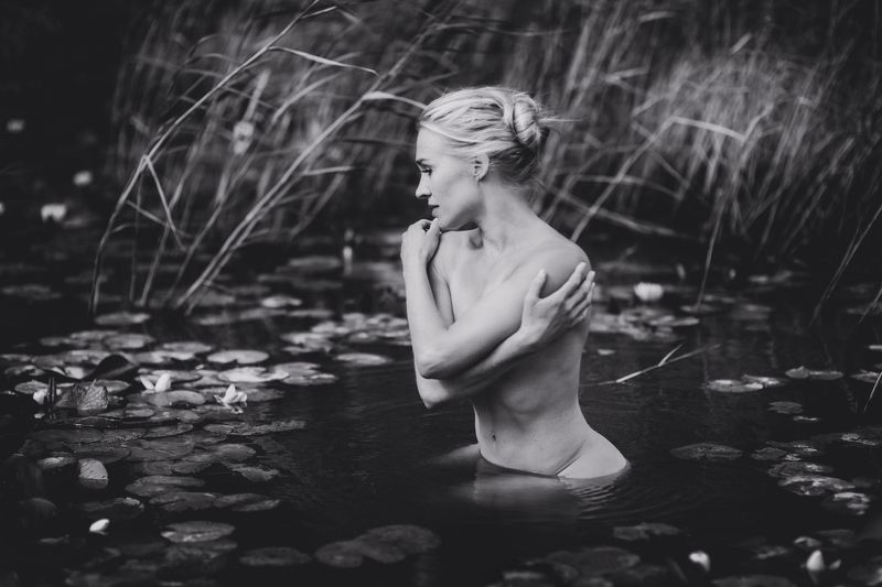 beauty, female, woman, eye, black, white, portrait, canon, hair, nose, lips, water, outdoor N a t a s j aphoto preview