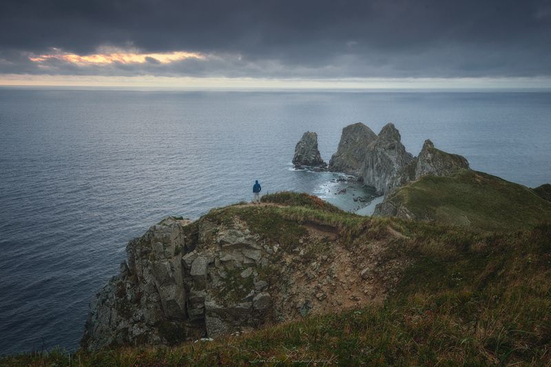 россия,приморский край,ольгинский район,мыс 4х скал,море,лето,скалы,камни,рассвет,краски,утро, дмитрий подкопаев На мысе 4х скалphoto preview