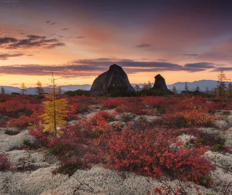 озероджекалондона, магадан, колыма Рассвет на красном платоphoto preview